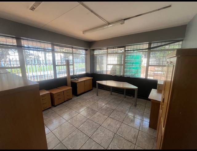 2,500M² OFFICE TO LET IN VULCANIA